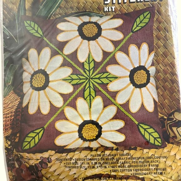 VINTAGE Crewel Creative Daisy Square Embroidery Pillow Kit Vintage Needlecraft F - Picture 2 of 5